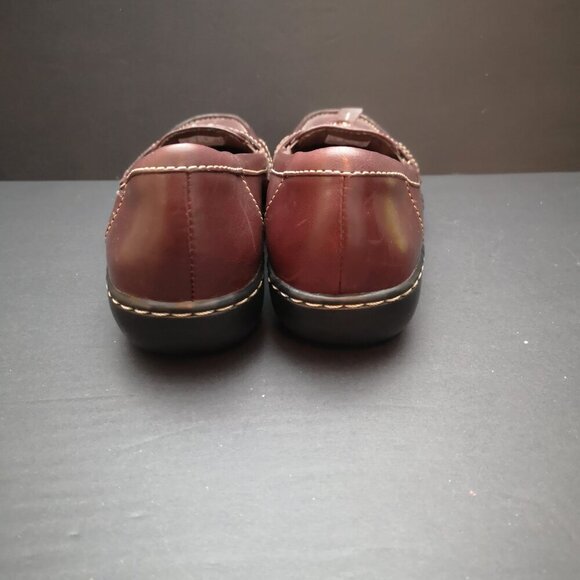 Clarks Collection Ladies Size 6 Dark Brown Faux Leather Slight Wedge Loafers - Picture 7 of 8